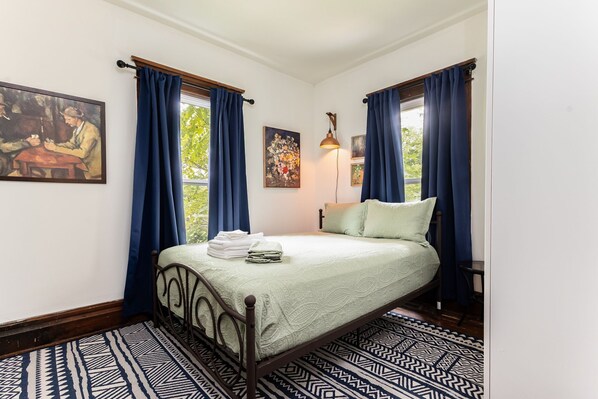 4 bedrooms, WiFi, bed sheets