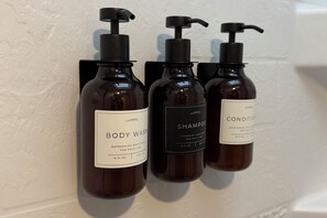 Handtücher, Seife, Toilettenpapier