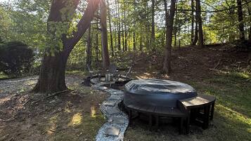 Tina de hidromasaje al aire libre