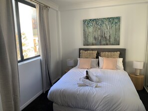 2 chambres, fer et planche à repasser, accès à Internet, literie fournie