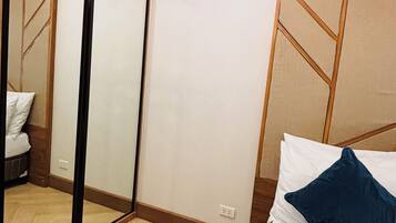 2 habitaciones, tabla de planchar con plancha y acceso a internet