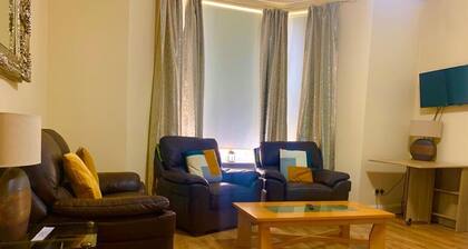 2 Bedroom Apartment - Clarendon 69