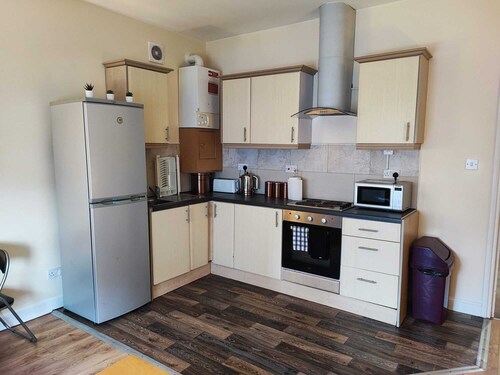2 Bedroom Apartment - Clarendon 69