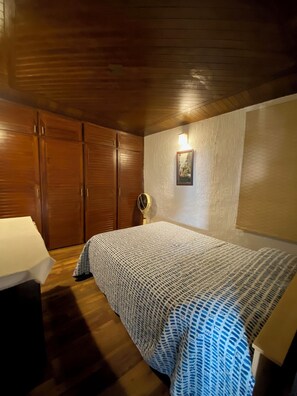 3 Schlafzimmer, Zimmersafe, Schreibtisch, Bügeleisen/Bügelbrett