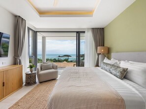 4 bedrooms, in-room safe, desk, iron/ironing board