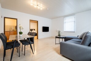 Dining - Apartment 'Evin's' with Wi-Fi near Europa-Park and Strasbourg (Kehl)