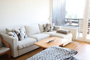 Fernseher, Tischtennisplatte