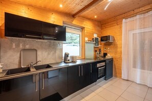 Cookware/dishes/utensils