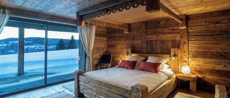 5 bedrooms, travel crib, free WiFi, bed sheets