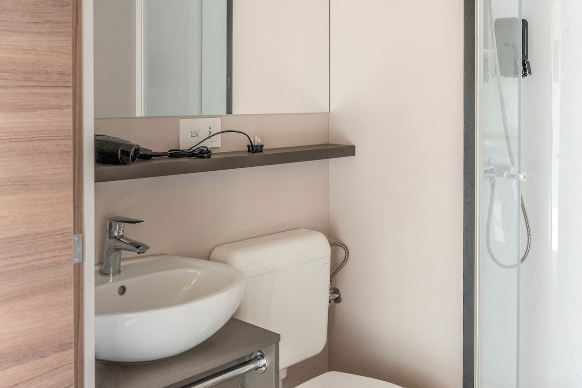 Shower, towels, soap, shampoo