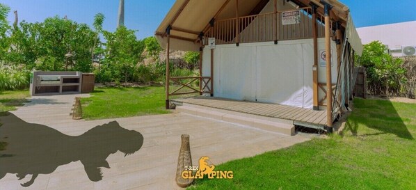 BBQ/picnic Area - T-Rex Glamping, Dubai Parks and Resorts (Dubai)