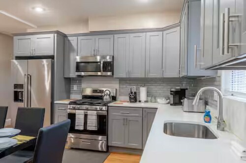 233/1 - 4BR Comfortable Apt near Franklin Park Zoo