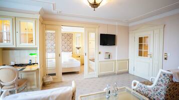 Comfort Apartment, 2 Bedrooms, Beach View | Living area