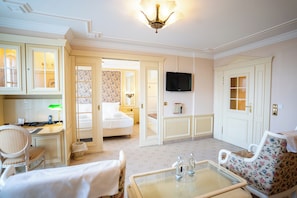 Comfort Apartment, 2 Bedrooms, Beach View | Living area