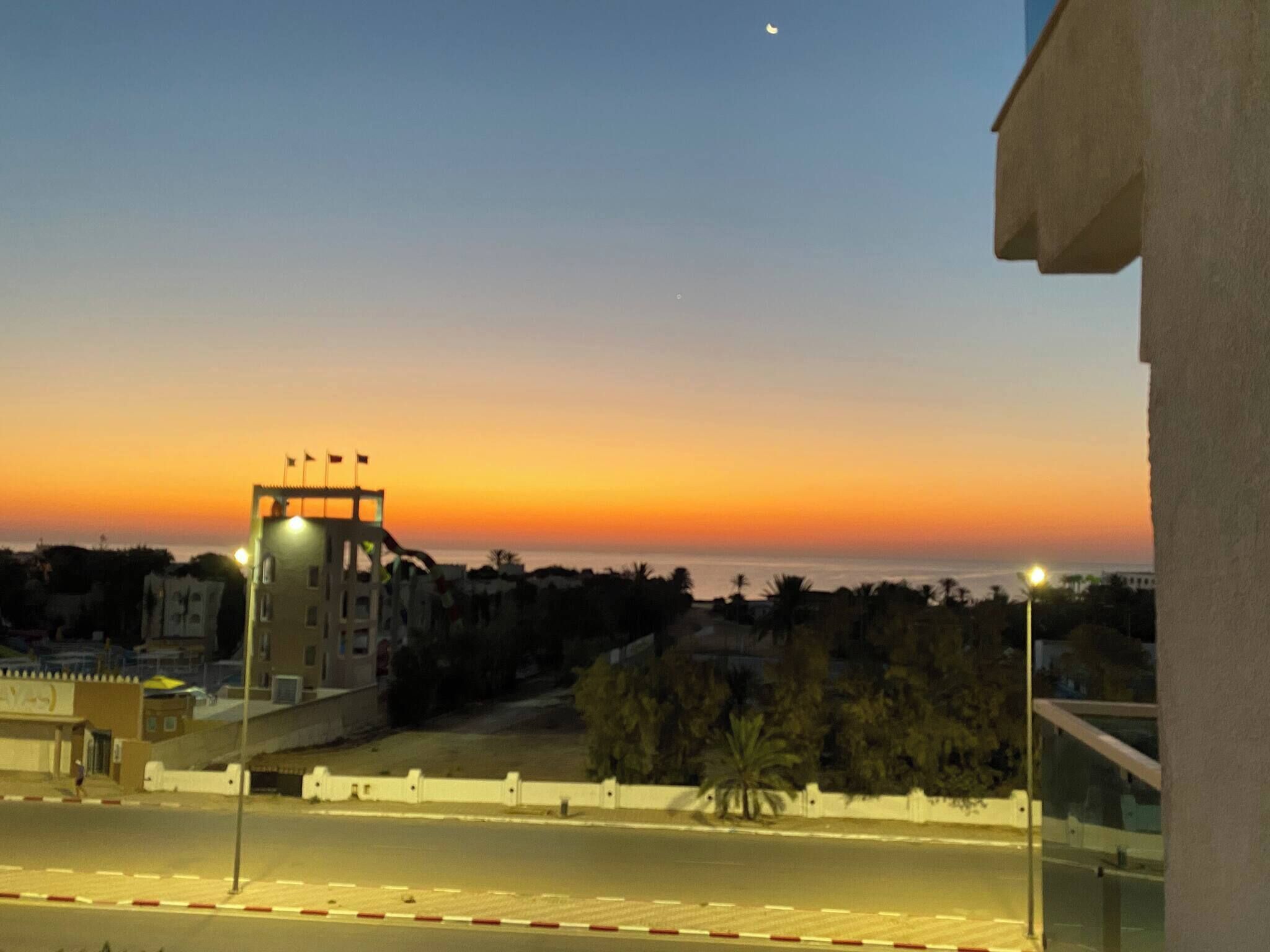المنطقة المحيطة بالمنشأة