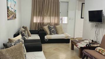 Apartment, 1 Bedroom, Accessible | Living room