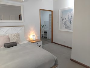 2 habitaciones, tabla de planchar con plancha, wifi y ropa de cama