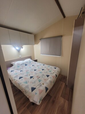 3 bedrooms, bed sheets