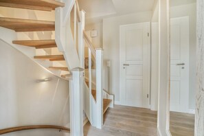 Unclassified image, 3 of 29, button