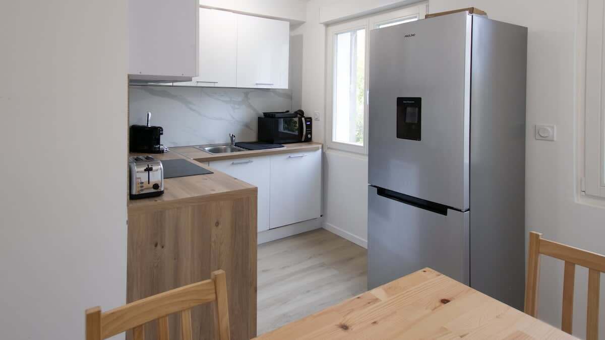 Kühlschrank, Mikrowelle, Ofen, Geschirrspüler