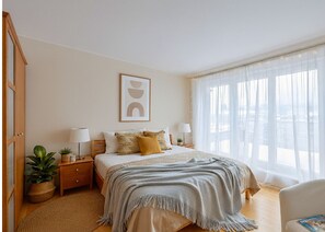 3 habitaciones, tabla de planchar con plancha, internet y ropa de cama 