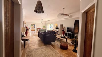 Deluxe Double Room | Living area