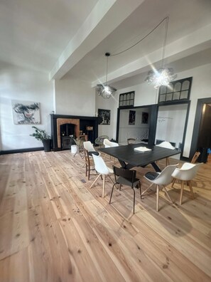 Dining - Maison de maître 250 m² - courtyard & glass roof for up to 10 people. Possible events. (Mazères)