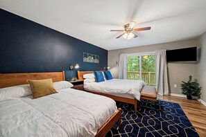 4 habitaciones, tabla de planchar con plancha, wifi y ropa de cama 