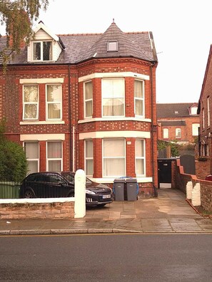 Exterior - 3 Bedroom Apartment - Borough Road (Birkenhead)