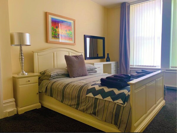 3 bedrooms, iron/ironing board, WiFi, bed sheets