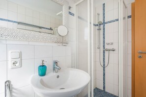 Shower, towels