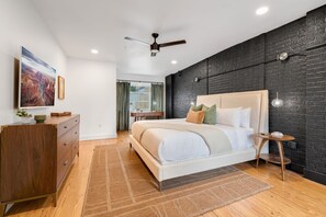 2 habitaciones, tabla de planchar con plancha, wifi y ropa de cama 