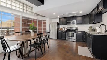 Coffee/tea maker, fridge, microwave, oven