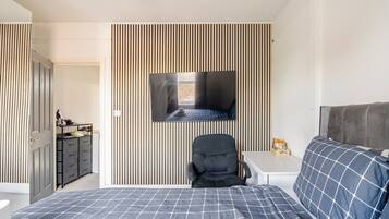 1 sovrum, strykjÀrn/strykbrÀda, internet och sÀngklÀder