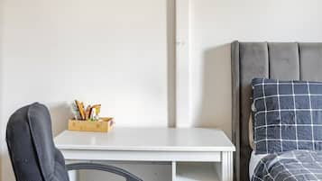 1 bedroom, iron/ironing board, internet, bed sheets