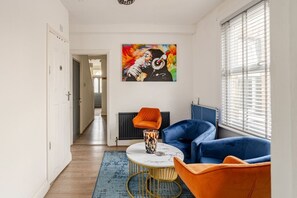 Interior - Spacious double BR near Heathrow 3 (Greater London)