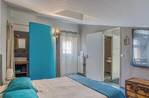 2 bedrooms, bed sheets