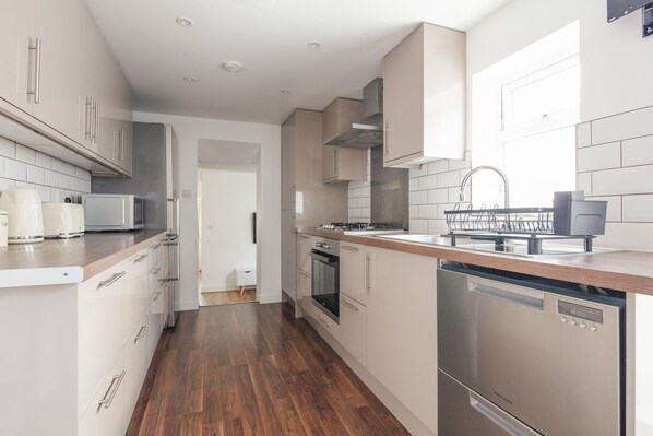 Fridge, microwave, oven, stovetop