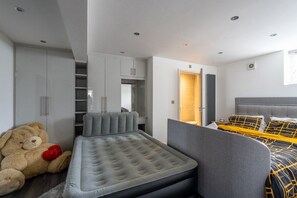 2 bedrooms