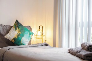 3 bedrooms, iron/ironing board, internet, bed sheets - 3BR Sleeps 8 - PS5+Pool+Balcony (Greater Manchester)