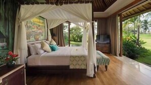A four-poster canopy bed with a view of a lush garden. - Kaba Kaba Estate by Elite Havens (Tabanan)