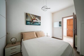 2 soverom, safe på rommet, skrivebord og strykejern/-brett