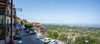 Al Belvedere A - Cozy apartment with views of hills and village