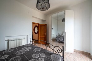 2 bedrooms, in-room safe, iron/ironing board, free WiFi