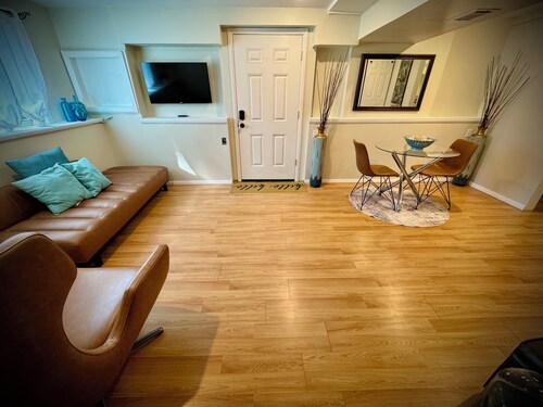 Charming 1-bedroom apartment in Naugatuck available for short term rental.