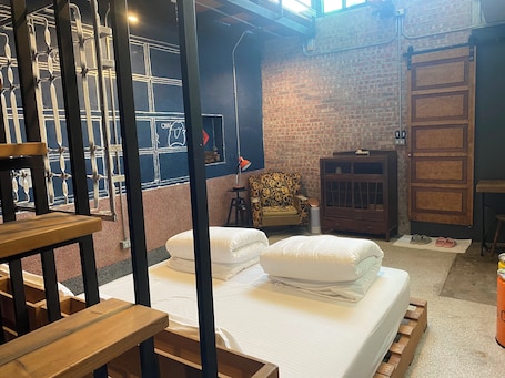 Gallery Quadruple Room, Balcony, City View | Blackout drapes, free WiFi