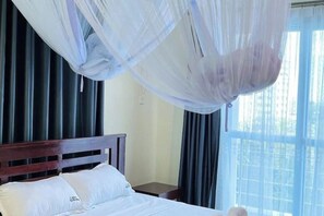 2 bedrooms, iron/ironing board, WiFi, bed sheets