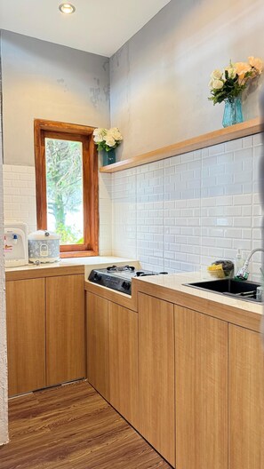 Fridge, stovetop, electric kettle, spices - W-5 Private Villa with Private Pool Lembang, Bandung (Jawa Barat)