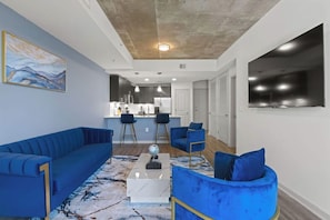 TV - Enjoy a stylish experience at this centrally-located Midtown Atlanta vibe (Atlanta)