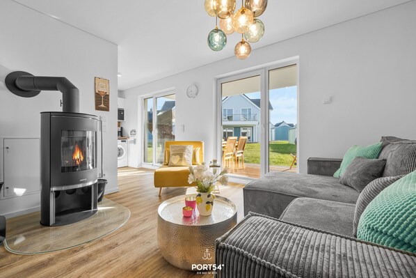 Televisión y chimenea 